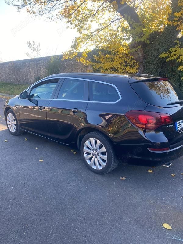 Second-hand Opel Astra 140 CP (102 kW) 2011 Negru Break