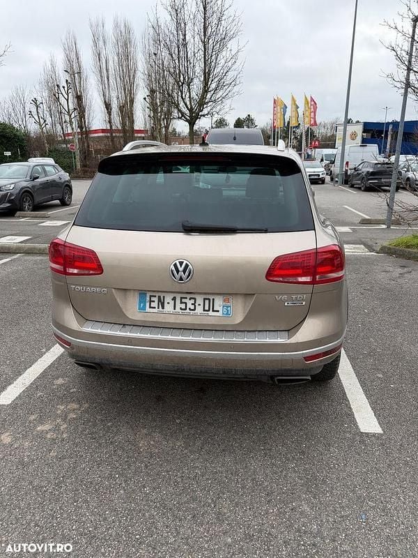 Second-hand VW Touareg Exclusive 262 CP (192 kW) 2017 Culoaregalbeuriu SUV