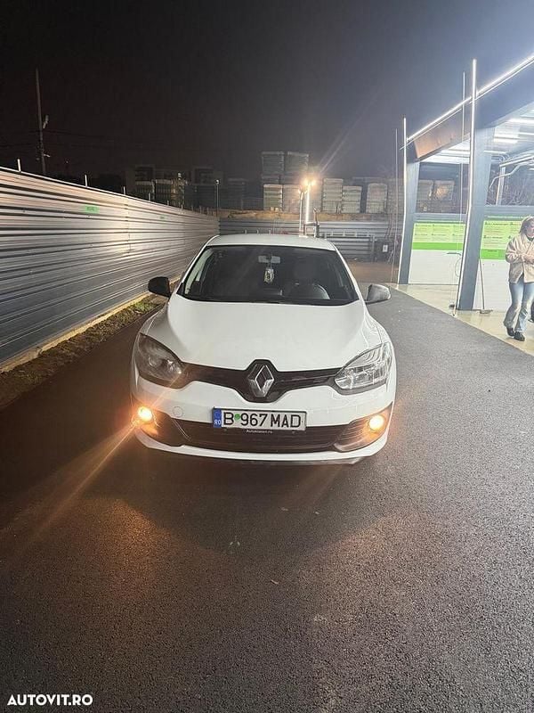 Second-hand Renault Mégane III Expression 110 CP (80 kW) 2014 Culoarealb Hatchback