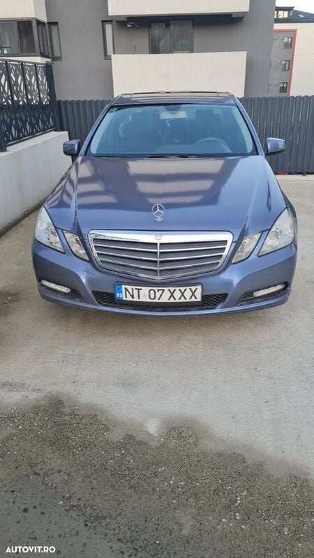 Albastru Utilizat 2011 Mercedes E200 Elegance Berlinǎ | 5.999 EUR - Imagine 1/4