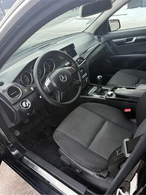 Second-hand Mercedes C200 136 CP (100 kW) 2012 Negru Berlinǎ