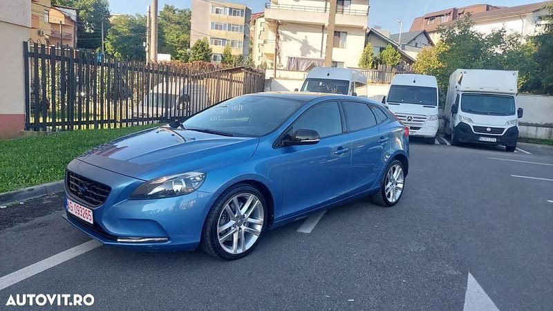 Culoarealbastru Utilizat 2014 Volvo V40 Summum Break | 7.500 EUR (Preț OK) - Imagine 1/4