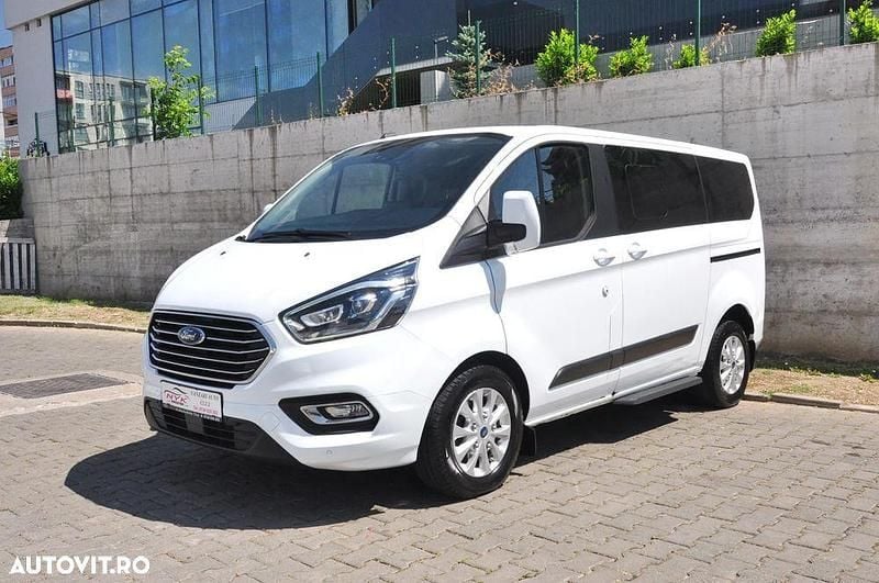Second-hand Ford Tourneo Titanium 185 CP (136 kW) 2020 Culoarealb Van