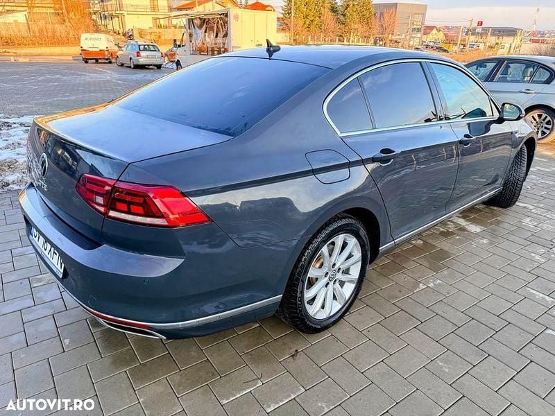 Second-hand VW Passat 218 CP (160 kW) 2021 Culoaregri Berlinǎ