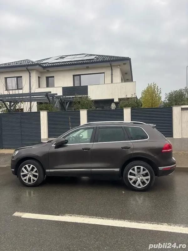 Maro Utilizat 2017 VW Touareg SUV | 22.700 EUR (Super Preț) - Imagine 1/4