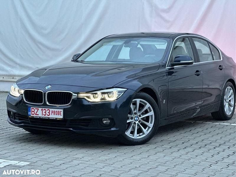 Culoarealbastru Utilizat 2016 BMW 330e iPerformance Berlinǎ | 14.750 EUR (Scump) - Imagine 1/4