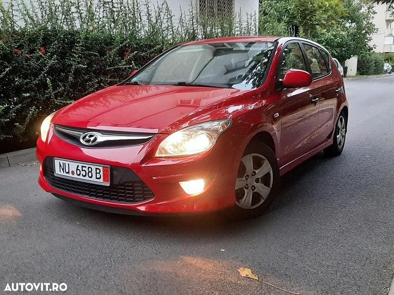 Culoarerosu Utilizat 2011 Hyundai i30 Edition Hatchback | 3.050 EUR (Super Preț) - Imagine 1/4