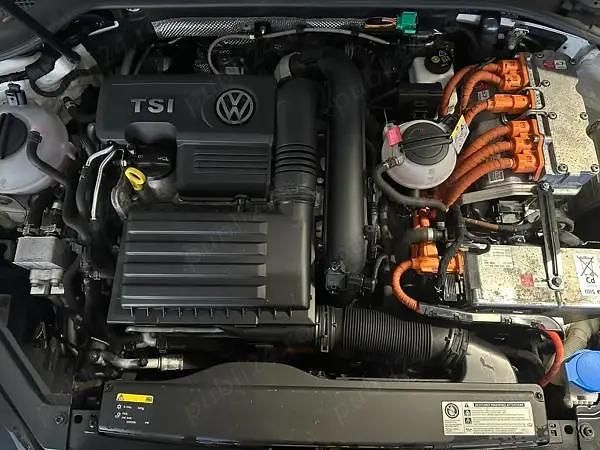 Second-hand VW Golf VII GTE 204 CP (150 kW) 2015 Hatchback