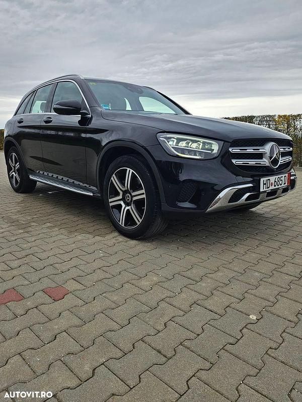 Second-hand Mercedes GLC300 245 CP (180 kW) 2022 Negru SUV