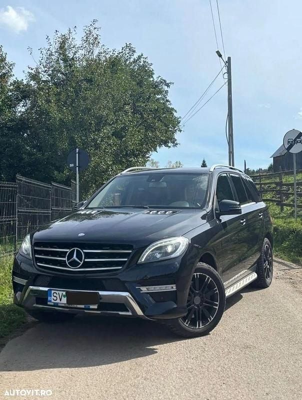 Culoarenegru Utilizat 2013 Mercedes ML350 SUV | 12.200 EUR (Super Preț) - Imagine 1/4
