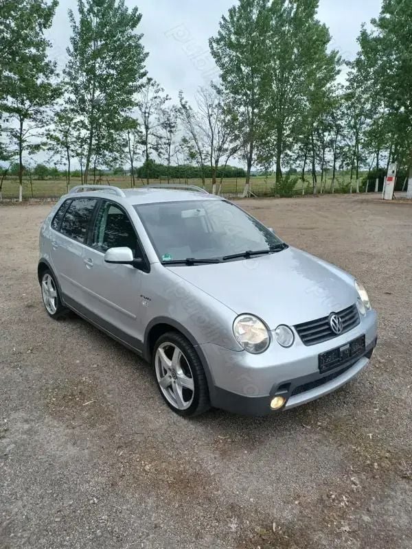 Argintiu Utilizat 2004 VW Polo Cross Hatchback | 1.750 EUR - Imagine 1/4