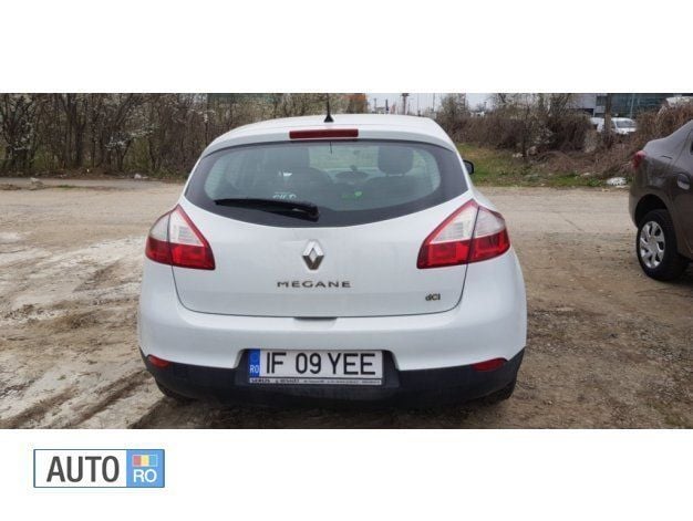 Alb Utilizat 2010 Renault Mégane III Hatchback | 3.500 EUR (Preț OK) - Imagine 1/4