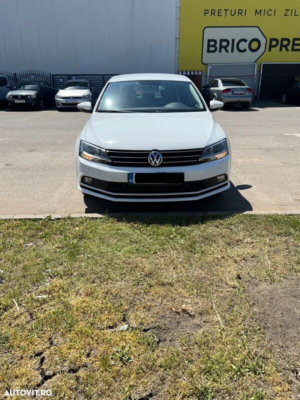 Alb Utilizat 2016 VW Jetta Berlinǎ | 8.900 EUR (Preț OK) - Imagine 1/4