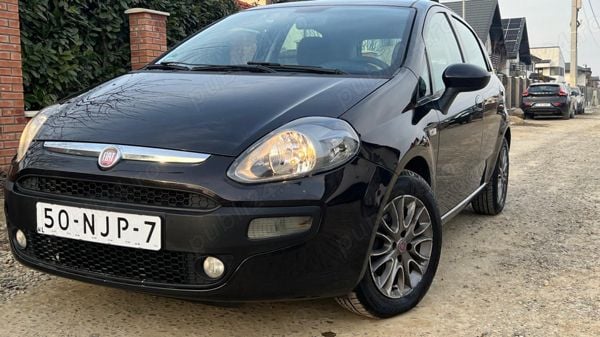 Utilizat 2011 Fiat Punto Hatchback | 3.690 EUR - Imagine 1/4
