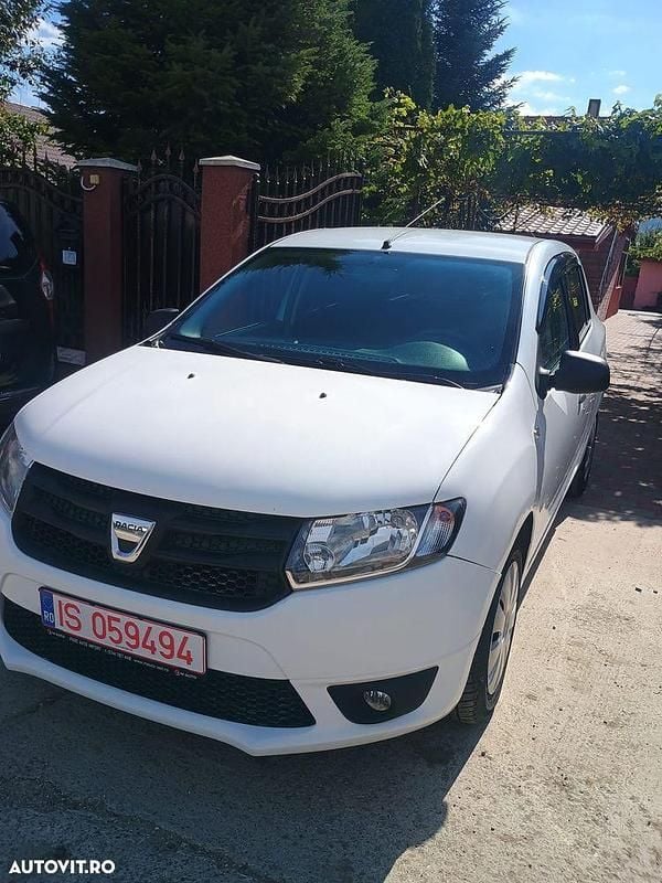 Culoarealb Utilizat 2015 Dacia Sandero Acces Hatchback | 4.000 EUR (Preț bun) - Imagine 1/4