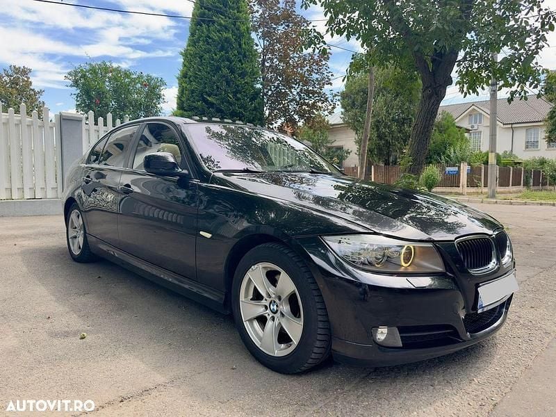 Culoarenegru Utilizat 2009 BMW 318 Shadowline Berlinǎ | 6.000 EUR - Imagine 1/4