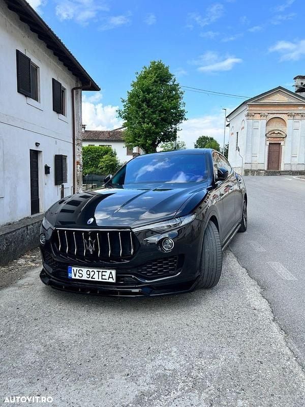 Second-hand Maserati Levante 430 CP (316 kW) 2017 Culoarenegru SUV