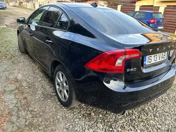 Negru Utilizat 2014 Volvo S60 Berlinǎ | 8.500 EUR (Preț OK) - Imagine 1/4