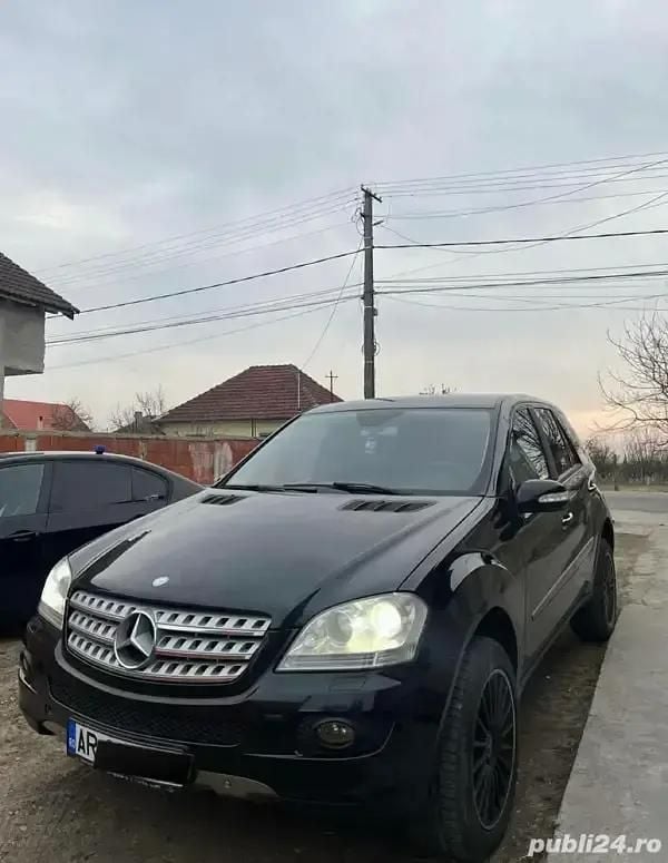 Negru Utilizat 2006 Mercedes ML320 SUV | 5.000 EUR (Preț OK) - Imagine 1/4