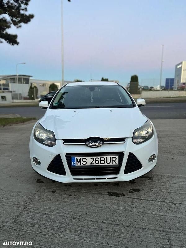 Second-hand Ford Focus Titanium 140 CP (102 kW) 2012 Culoarealb Break