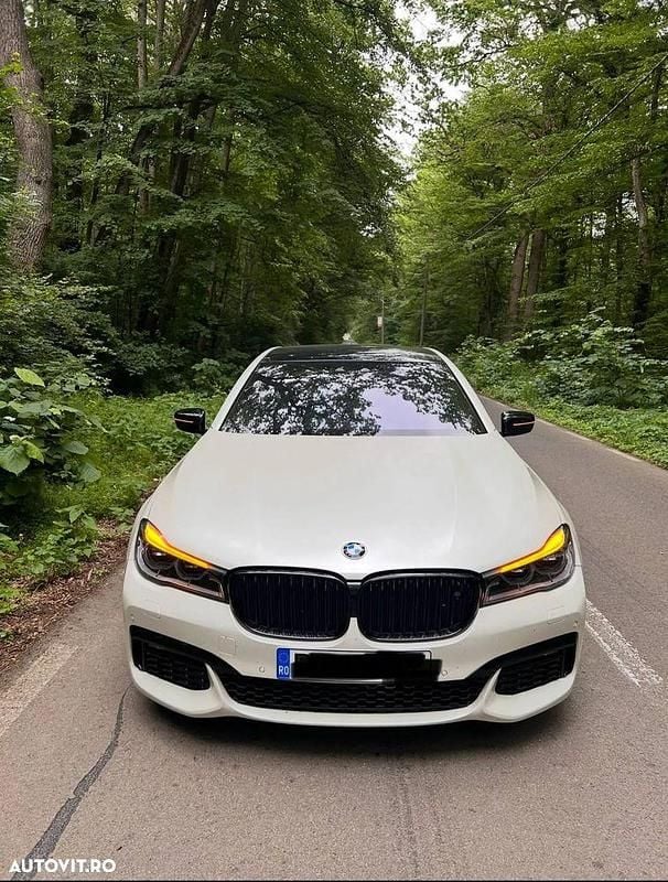 Culoarealb Utilizat 2015 BMW 740 Comfort Edition Berlinǎ | 31.500 EUR - Imagine 1/4