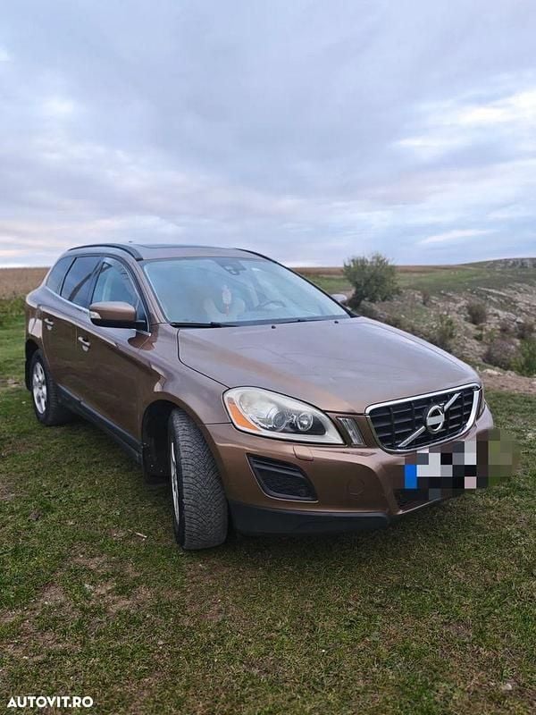 Culoaremaro Utilizat 2010 Volvo XC60 SUV | 8.350 EUR (Preț OK) - Imagine 1/4
