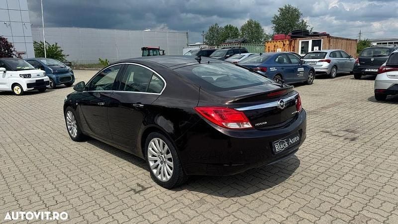 Second-hand Opel Insignia 160 CP (117 kW) 2011 Culoaremaro Berlinǎ