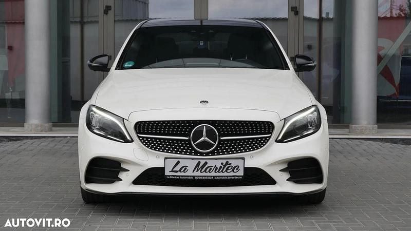 Second-hand Mercedes C300 AMG line 245 CP (180 kW) 2019 Culoarealb Berlinǎ