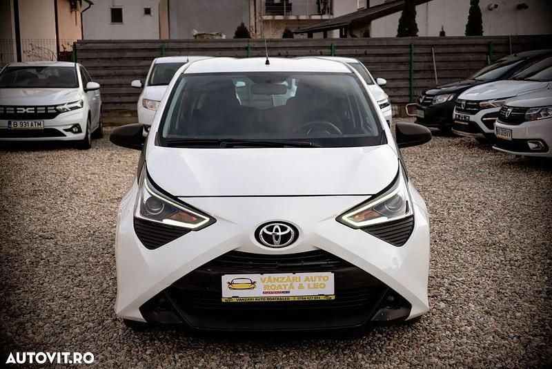 Second-hand Toyota Aygo 72 CP (52 kW) 2021 Culoarealb Hatchback