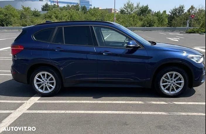 Culoarealbastru Utilizat 2018 BMW X1 SUV | 17.300 EUR (Super Preț) - Imagine 1/4