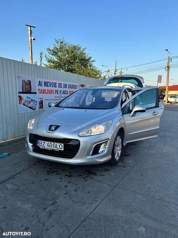 Culoareargint Utilizat 2014 Peugeot 308 Hatchback | 3.700 EUR (Super Preț) - Imagine 1/4