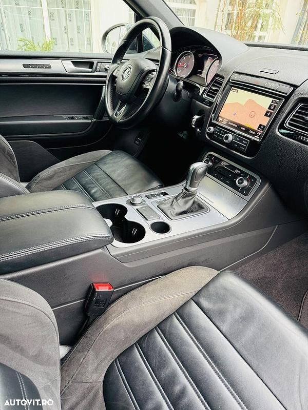 Second-hand VW Touareg 262 CP (192 kW) 2017 Culoarenegru SUV