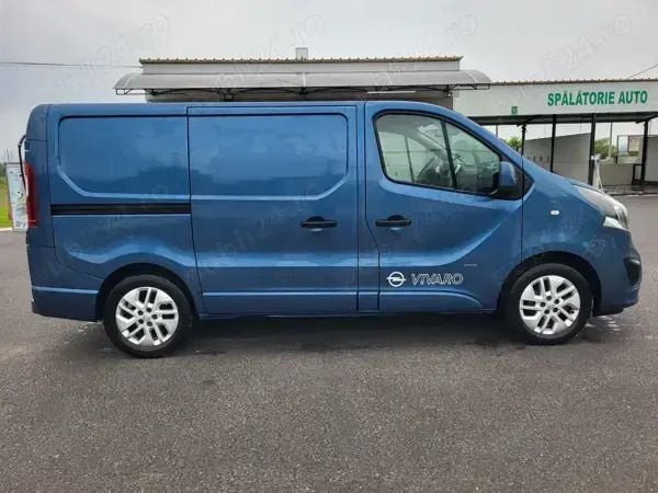 Albastru Utilizat 2015 Opel Vivaro Van | 8.600 EUR (Super Preț) - Imagine 1/2