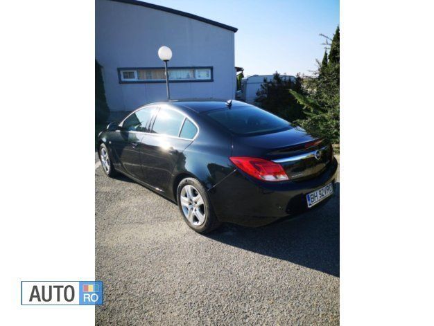 Second-hand Opel Insignia 131 CP (96 kW) 2011 Negru Berlinǎ