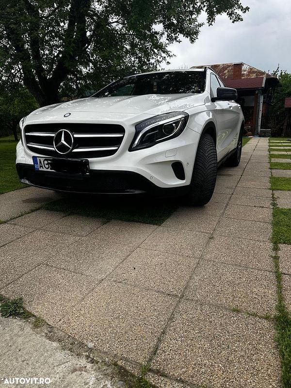 Alb Utilizat 2015 Mercedes GLA200 SUV | 11.500 EUR (Preț bun) - Imagine 1/4