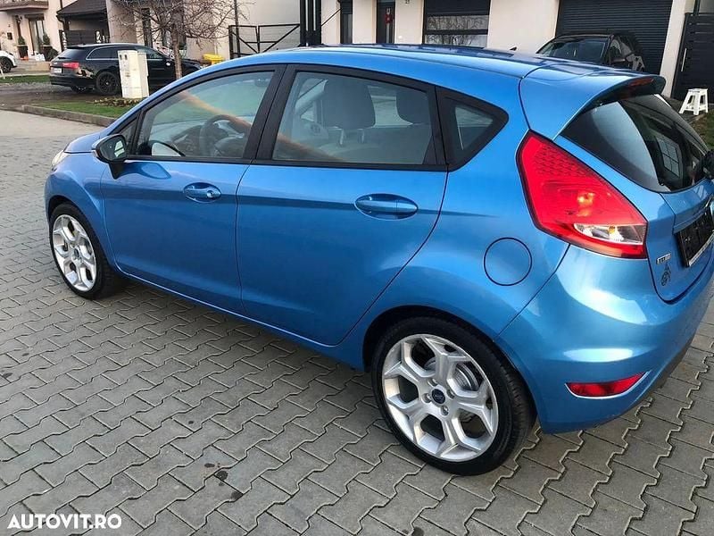 Second-hand Ford Fiesta Trend 70 CP (51 kW) 2010 Culoarealbastru Hatchback