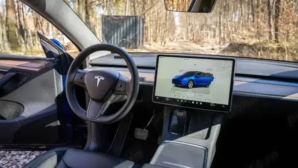 Albastru Utilizat 2024 Tesla Model Y Long Range SUV | 45.000 EUR - Imagine 1/4