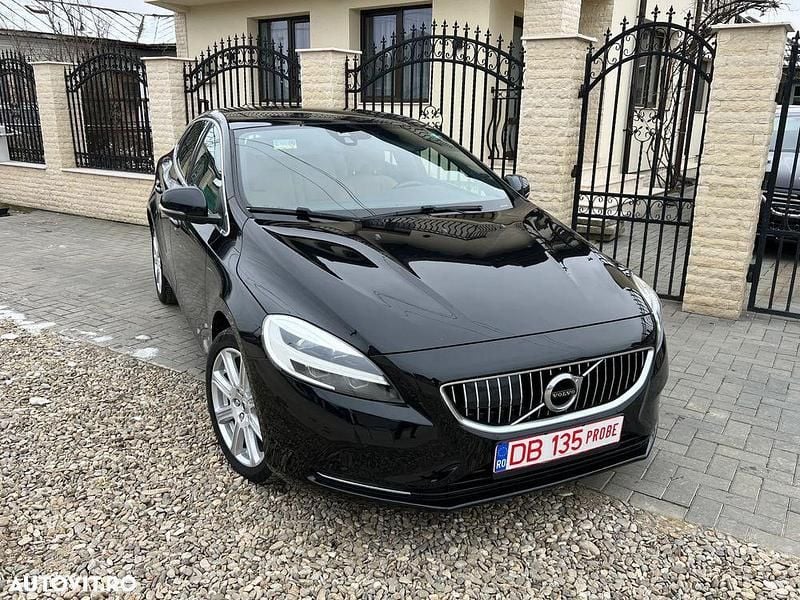 Second-hand Volvo V40 Inscription 120 CP (88 kW) 2017 Culoarenegru Hatchback