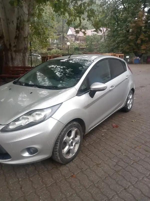 Utilizat 2010 Ford Fiesta Hatchback | 2.300 EUR (Preț bun) - Imagine 1/4
