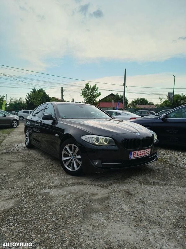 Negru Utilizat 2012 BMW 520 Berlinǎ | 9.490 EUR (Super Preț) - Imagine 1/4