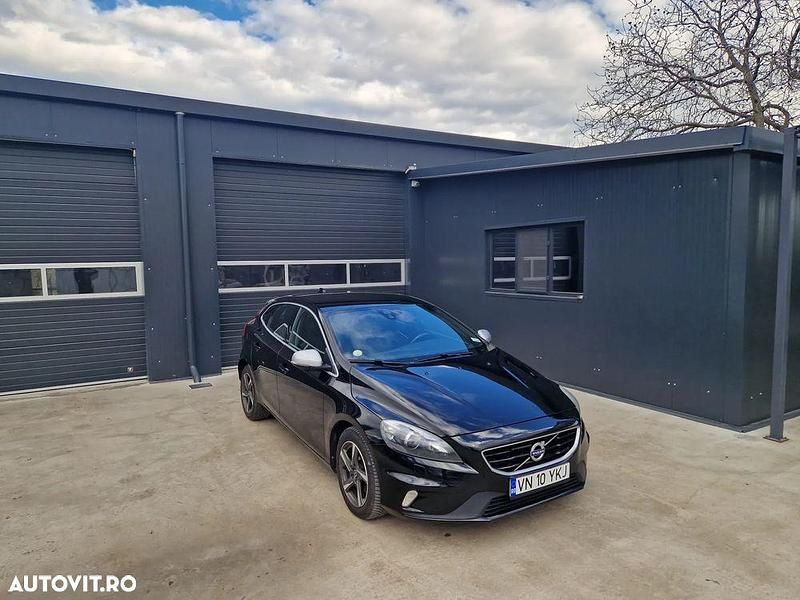 Culoarenegru Utilizat 2016 Volvo V40 R-Design Hatchback | 7.790 EUR (Preț OK) - Imagine 1/4