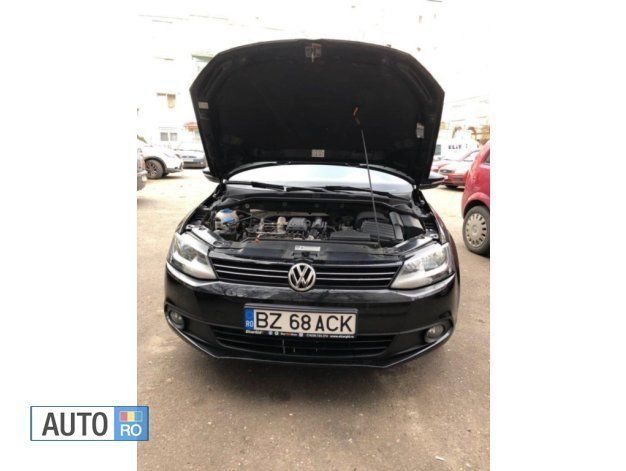 Negru Utilizat 2013 VW Jetta Berlinǎ | 11.000 EUR - Imagine 1/4