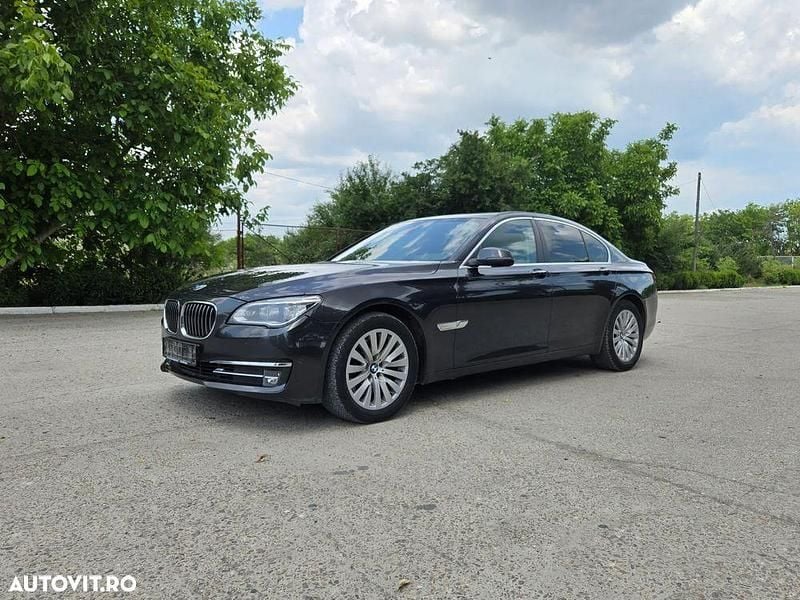 Second-hand BMW 730 258 CP (189 kW) 2015 Negru Berlinǎ