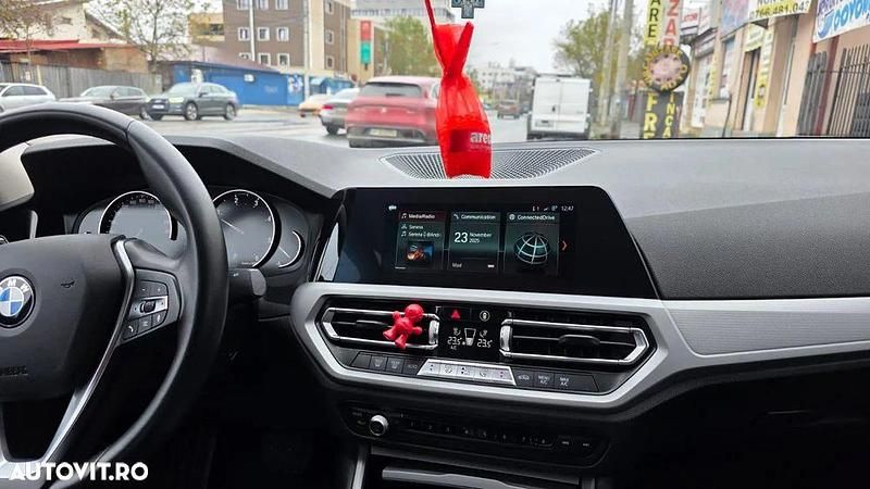 Culoarenegru Utilizat 2020 BMW 320 Advantage Berlinǎ | 25.000 EUR (Preț bun) - Imagine 1/4