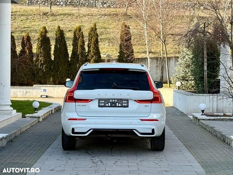 Second-hand Volvo XC60 R-Design 197 CP (144 kW) 2022 Culoarealb SUV