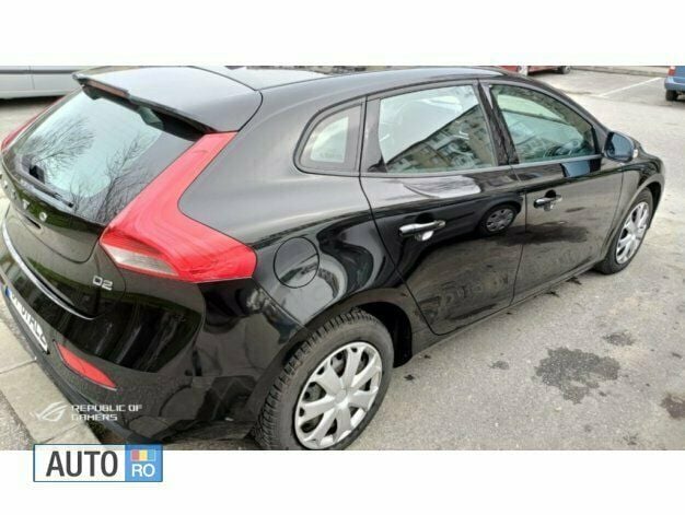 Second-hand Volvo V40 120 CP (88 kW) 2016 Negru Break