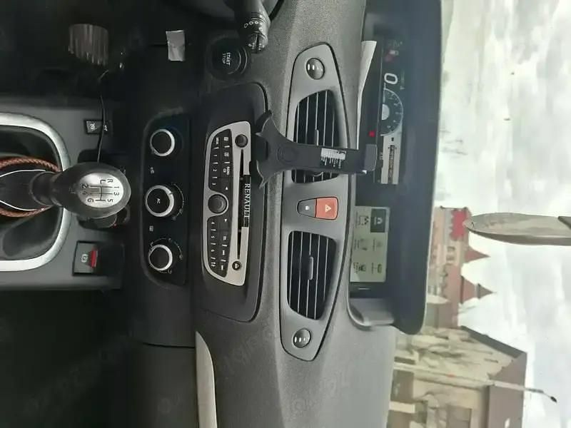 Second-hand Renault Scénic III 110 CP (80 kW) 2011 Negru Monovolum