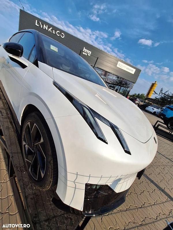 Nouă Lynk & Co 02 200 kW (272 CP) 2025 Culoarealb SUV