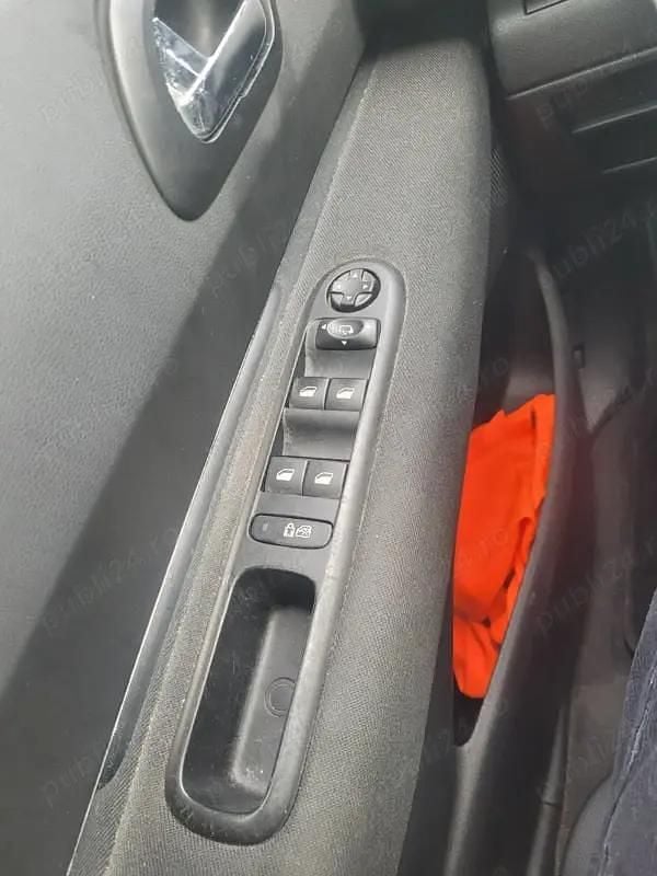 Second-hand Peugeot 5008 160 CP (117 kW) 2011 Argintiu Monovolum