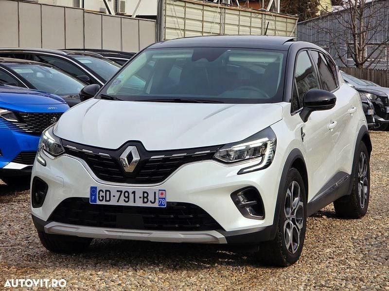 Second-hand Renault Captur Intens 160 CP (117 kW) 2022 Culoarealb SUV